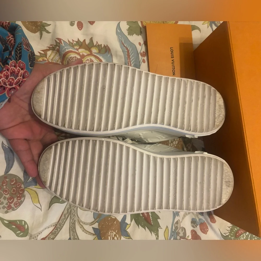 Authentic Louis Vuitton White Time Out Debossed Logo Sneakers 37 1/2 (7.5) - Picture 6 of 11
